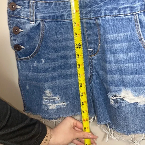 🎱Adorable Distressed Jean Overalls! - Picture 7 of 11